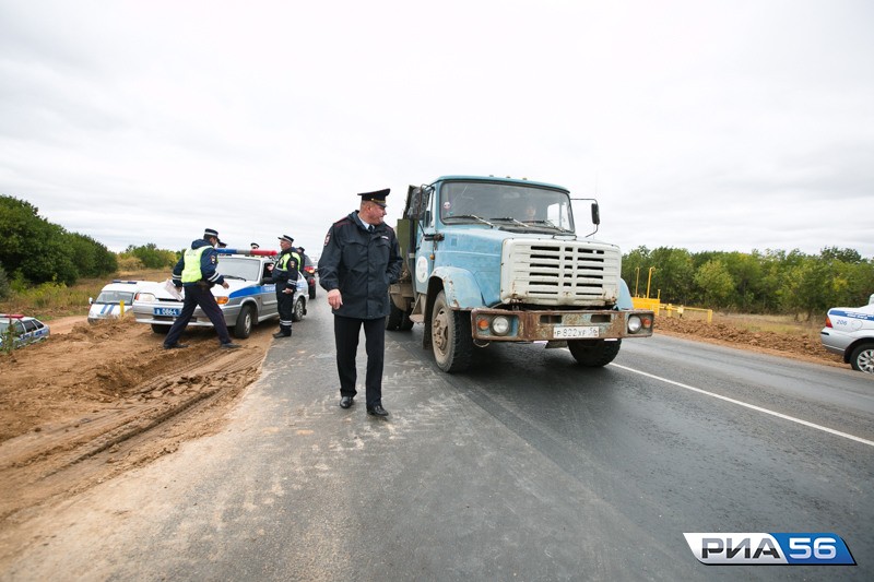 Сотрудники свинокомплекса «Вишневский» перекрыли заезд в Соль-Илецк Сотрудники свинокомплекса «Вишневский» перекрыли заезд в Соль-Илецк