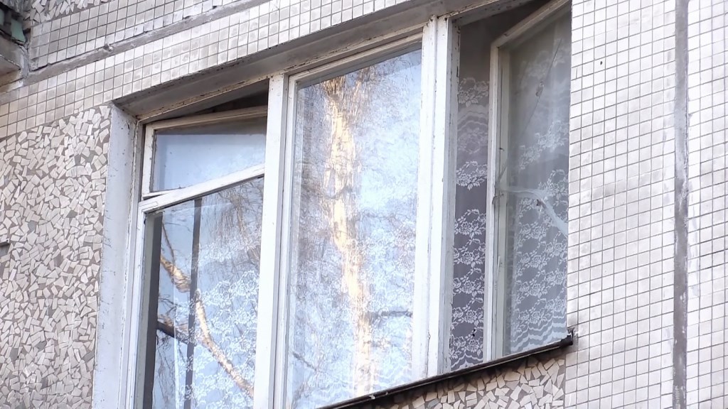 В Оренбуржье ребенок, выпавший с 4 этажа, сфланировал на матрас В Оренбуржье ребенок, выпавший с 4 этажа, сфланировал на матрас